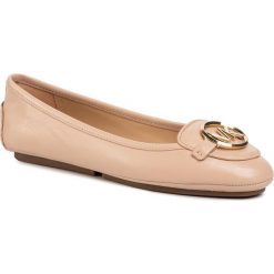 Baleriny MICHAEL MICHAEL KORS - Lillie Moc 40R9LIFP3L Lt Blush. Brązowe baleriny damskie MICHAEL Michael Kors, bez wzorów, ze skóry, bez obcasa. Za 519,00 zł.
