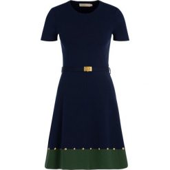 Sukienka codzienna Tory Burch 55788. Niebieskie sukienki damskie Tory Burch, na co dzień, xs, bez wzorów, z elastanu, bez kołnierzyka, bez rękawów, proste. W wyprzedaży za 1489,00 zł.