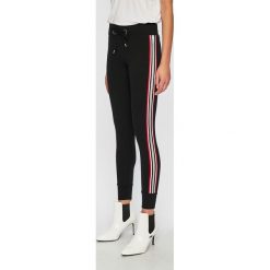 Tally Weijl - Spodnie. Czarne spodnie damskie TALLY WEIJL, bez wzorów, z elastanu, casualowe. Za 69,90 zł.