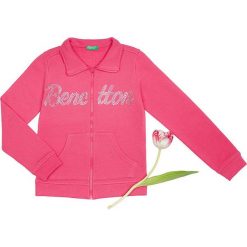 Bluza w kolorze różowym. Różowe bluzy niemowlęce Benetton Kids, z nadrukiem, z bawełny, bez rękawów, bez kaptura. W wyprzedaży za 35,95 zł.