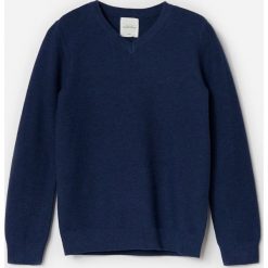 Sweter z bawełny organicznej -. Swetry męskie Reserved, bez wzorów, z bawełny, bez kołnierzyka, bez kaptura. Za 49,99 zł.