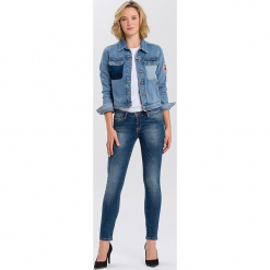 Dżinsy "Adriana" - Skinny fit - w kolorze niebieskim. Niebieskie rurki damskie marki Cross Jeans, z aplikacjami. W wyprzedaży za 136,95 zł.
