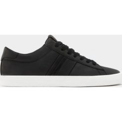 Buty męskie: Czarne tenisówki z paskiem