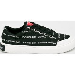 Calvin Klein Jeans - Tenisówki. Czarne trampki i tenisówki damskie Calvin Klein Jeans, bez wzorów, z jeansu, na sznurówki. W wyprzedaży za 319,90 zł.