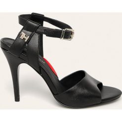 Tommy Hilfiger - Sandały skórzane. Brązowe sandały damskie TOMMY HILFIGER, bez wzorów, ze skóry, bez obcasa, na obcasie, na klamry. W wyprzedaży za 399,90 zł.