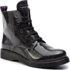Trapery TOMMY HILFIGER - Lace-Up Bootie T4A5-30446-0713 D Black 999. Czarne trapery damskie TOMMY HILFIGER, ze skóry, bez obcasa, bez zapięcia. Za 469,00 zł.