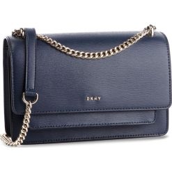 Torebka DKNY - R91E3A90 Navy 410. Niebieskie torebki klasyczne damskie marki DKNY, bez wzorów, ze skóry, eleganckie, bez dodatków. Za 849,00 zł.