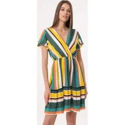 Zielona Sukienka Looked For. Zielone sukienki damskie Born2be, na spacer, na lato, s, w paski, retro, bez kołnierzyka, z krótkim rękawem, krótkie, mini, rozkloszowane. Za 89,99 zł.