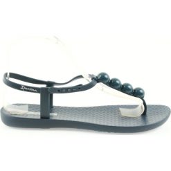 Granatowe Ipanema sandały japonki buty damskie 82517. Klapki damskie Ipanema, bez wzorów, na wysokim obcasie. W wyprzedaży za 70,95 zł.