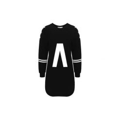 Bluzy damskie: DŁUGA CZARNO BIAŁA BLUZA Z „A”