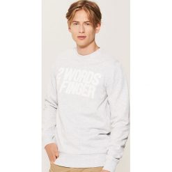 Bluza z napisem - Jasny szar. Szare bluzy męskie House, s, z napisami, bez kołnierzyka, bez rękawów, bez kaptura. Za 69,99 zł.