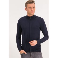 Sweter Emporio Armani 8N1EA1 1MPQZ 0924. Niebieskie swetry męskie Emporio Armani, xxl, bez wzorów, z wiskozy, klasyczne, z klasycznym kołnierzykiem, bez kaptura. W wyprzedaży za 359,00 zł.