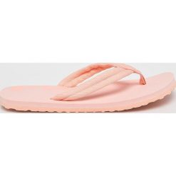 Puma - Japonki Epic Flip V2. Pomarańczowe klapki damskie Puma, bez wzorów, z materiału, bez obcasa. W wyprzedaży za 69,90 zł.