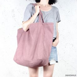 Big Lazy bag torba różowa na zamek / vegan / eco. Czerwone torebki klasyczne damskie marki Pakamera, w paski. Za 185,00 zł.