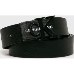Calvin Klein Jeans - Pasek skórzany. Czarne paski damskie Calvin Klein Jeans, w paski, z jeansu. W wyprzedaży za 169,90 zł.