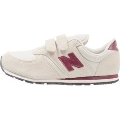 New Balance Tenisówki i Trampki beige. Szare trampki chłopięce marki New Balance, na lato, z materiału. W wyprzedaży za 188,30 zł.