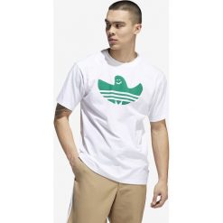 Adidas Originals Shmoo Fill Koszulka Biały. Białe podkoszulki męskie adidas Originals, l, z nadrukiem, z bawełny, bez kołnierzyka, z krótkim rękawem, krótkie. Za 145,95 zł.