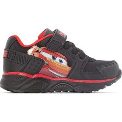 Buty sportowe Cars. Czarne buty chłopięce sportowe marki Cars, z syntetyku, na obcasie, na sznurówki. Za 96,98 zł.
