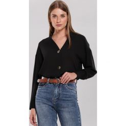 Czarna Koszula Bijoux. Czarne bluzki damskie other, s, bez wzorów, bez kołnierzyka, bez rękawów. Za 109,99 zł.