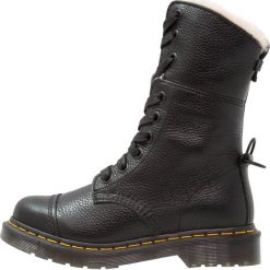 Buty zimowe damskie: Dr. Martens AIMILITA 9 EYE TOE CAP BOOT Kozaki sznurowane black