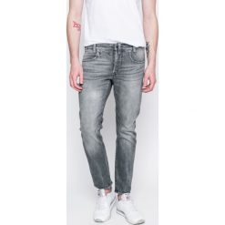 G-Star Raw - Jeansy D-Staq. Szare jeansy męskie marki G-Star RAW. W wyprzedaży za 479,90 zł.