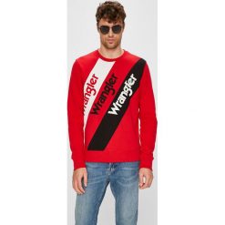 Wrangler - Bluza. Czerwone bluzy męskie Wrangler, m, z nadrukiem, z bawełny, z okrągłym kołnierzem, bez rękawów, bez kaptura. W wyprzedaży za 139,90 zł.