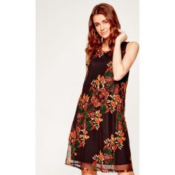Sukienka letnia Desigual Papillon 20SWVK83. Czarne sukienki damskie Desigual, na lato, xs, bez wzorów, bez kołnierzyka, bez rękawów. W wyprzedaży za 229,00 zł.