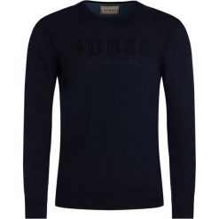 Sweter Guess M93R37 Z0990. Niebieskie swetry męskie Guess, xl, z aplikacjami, z bawełny, klasyczne, z klasycznym kołnierzykiem, bez kaptura. W wyprzedaży za 189,00 zł.