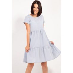 Sukienka w kolorze szarym. Szare sukienki damskie Bessa, Moonlight, bez wzorów, z okrągłym kołnierzem, bez rękawów, mini. W wyprzedaży za 134,95 zł.