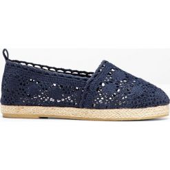 Espadryle bonprix ciemnoniebieski. Niebieskie baleriny damskie bonprix, w koronkowe wzory, z koronki, na wysokim obcasie. Za 54,99 zł.