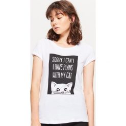 Koszulka z nadrukiem - Biały. Białe t-shirty damskie Cropp, l, z nadrukiem. Za 19,99 zł.