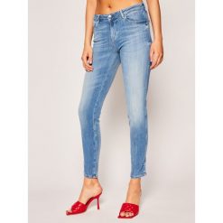 Jeansy Skinny Fit Guess Curve X W02AJ2 D32J6. Niebieskie jeansy damskie Guess. W wyprzedaży za 389,00 zł.