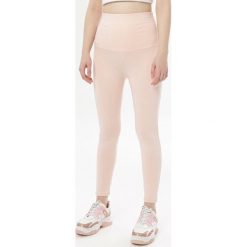 Jasnoróżowe Legginsy Aralinai. Różowe legginsy damskie Born2be, s, bez wzorów. W wyprzedaży za 39,99 zł.