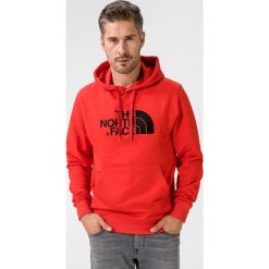 The North Face Bluza Czerwony. Czerwone bluzy męskie The North Face, xxl, z haftami, z bawełny, bez kołnierzyka, bez rękawów, bez kaptura. Za 307,95 zł.