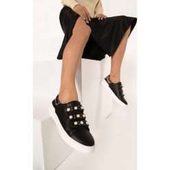 Czarne Buty Sportowe No Alibi. Czarne buty sportowe damskie Born2be, bez wzorów, bez zapięcia. W wyprzedaży za 29,99 zł.