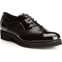 Buty damskie. Czarne półbuty damskie Wittchen, na co dzień, bez wzorów, ze skóry, eleganckie, bez obcasa, na sznurówki. W wyprzedaży za 399,90 zł.