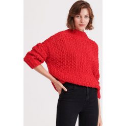 Sweter o grubym splocie - Czerwony. Czerwone swetry damskie Reserved, s, bez wzorów, ze splotem, bez rękawów, bez kaptura. Za 119,99 zł.