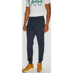 Ellesse - Spodnie. Niebieskie spodnie męskie marki Ellesse, na co dzień, m, bez wzorów, z bawełny, casualowe. W wyprzedaży za 179,90 zł.