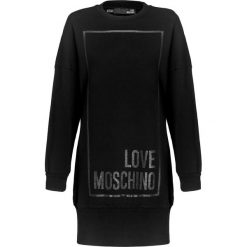 Sukienka LOVE MOSCHINO. Czarne sukienki damskie Love Moschino, z nadrukiem, z bawełny, bez kołnierzyka, bez rękawów. W wyprzedaży za 560,00 zł.