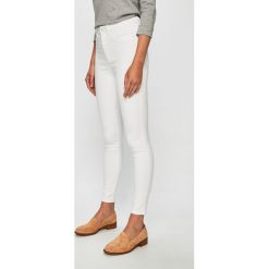 Only - Jeansy. Białe jeansy damskie ONLY, s, bez wzorów, z elastanu, z podwyższonym stanem. Za 129,90 zł.
