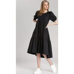 Czarna Sukienka Rigby. Czarne sukienki damskie Renee, s, eleganckie, z okrągłym kołnierzem, krótkie, midi, trapezowe. Za 149,99 zł.