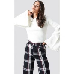 Trendyol Sweter z bufiastym rękawem - White. Białe bez kategorii marki Trendyol, z dzianiny, z okrągłym kołnierzem. Za 100,95 zł.