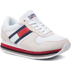 Sneakersy TOMMY JEANS - Retro Tommy Jeans Sneaker EN0EN00486 Ice 101. Brązowe półbuty damskie Tommy Jeans, z jeansu. Za 399,00 zł.