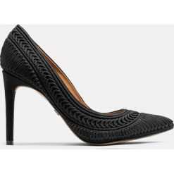 Czarne czółenka damskie. Czarne czółenka peep toe marki Kazar, ze skóry, na wysokim obcasie. Za 499,00 zł.