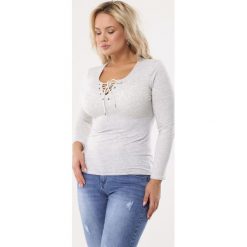 Jasnoszara Bluzka In The Vicinity Of. Szare bluzki damskie Born2be, xl, z aplikacjami, z dzianiny, z okrągłym kołnierzem, z długim rękawem. Za 29,99 zł.