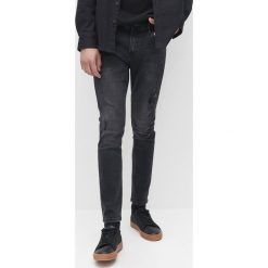 Spodnie jeansowe skinny -. Spodnie męskie Reserved, bez wzorów, z jeansu. Za 129,99 zł.