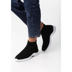 Czarne Sneakersy Pay Attention. Czarne buty sportowe damskie Born2be, bez wzorów, sportowe. Za 79,99 zł.