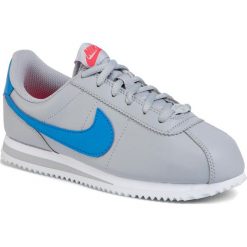 Buty NIKE - Cortez Basic SL (GS) 904764 003 Wolf Grey/Photo Blue/Red Orbit. Szare buty sportowe damskie Nike, bez wzorów, ze skóry ekologicznej, sportowe, Nike Cortez. Za 279,00 zł.