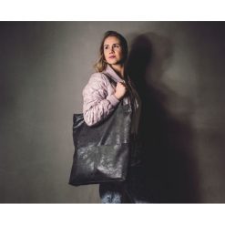 Torebki klasyczne damskie: Duża czarna zamszowa torba