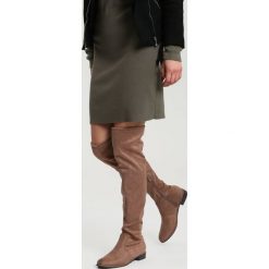 Khaki Kozaki Espresso. Brązowe buty zimowe damskie marki vices, z materiału, z okrągłym noskiem, na obcasie. Za 119,99 zł.